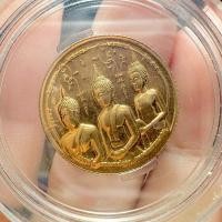 ราคา เหรียญหลวงพ่อโสธรสามพี่น้อง รุ่นสร้างพระอุโบสถ ปี 2545 เนื้อทองแดงกลมเล็ก พร้อมตลับใสเดิมจากวัด (29834212283)