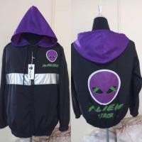 ราคา เสื้อแขนยาวลายเอเลี่ยน​ผ้าร่มเนื้อดี​ ราคาถูก​ 290​ บาท (2790909020)