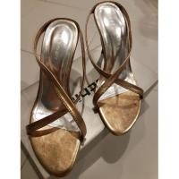 ราคา สินค้ามือสอง รองเท้าส้นสูงสีน้ำตาลทอง (ใส่ออกงานครั้งเดียว) มีตำหนิสีถลอกตรงช่วงไขว้ข้างซ้ายทีวงกลมแค่นั้น นอกนั้นดีงาม (2869429594)