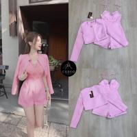 ราคา CODE-D : จั๊มสูทผูกไหล่ขาสั้นคู่กับเสื้อคลุมตัวสั้นแขนยาวสีชมพูผ้าวาฟเฟิล (25111267018)
