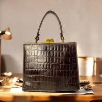 ราคา กระเป๋าถือทรงกล่องหนังแท้วินเทจ Francesco Biasia แบรนด์แท้นำเข้ามือสอง (42604177514)