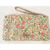 ราคา Cath kidston 21cm มีสายคล้อง หายาก ภายในสะอาด มือสองสภาพดีมาก ใช้น้อย ลายดอกไม้สวยหวาน (23019014289)