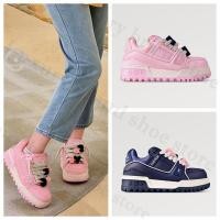 ราคา Louis Vuitton คลาสสิค ใหม่ LV TRAINER MAXI ผู้หญิง รองเท้าผ้าใบ ของแท้ (27011360511)