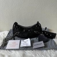 ราคา New Balenciaga Le cagole Xs Shoulder bag with chain (23654176736)