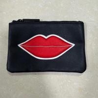 ราคา MAC Black Pouch Bag สีดำ ลายลิปสีแดง ใช้ใส่ของเล็กๆ หรือใช้แทนกระเป๋าสตางค์ได้ค่ะ (27536036364)