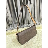 ราคา >>FION 10”<< สวย!! **กระเป๋ามือสอง** >>>**ขอคนเข้าใจงานมือสองนะคะ (27205195214)