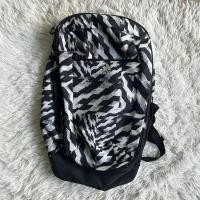 ราคา กระเป๋าเป้ Adidas ลายกราฟฟิคสีขาวดำเท่ๆ ของแท้1000% (42153472192)