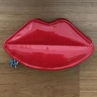 ราคา illamasqua กระเป๋ารูปปากเล็ก ของแท้ (20622626556)