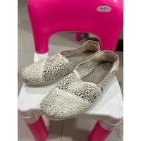 ราคา ส่งต่อ รองเท้า Toms w8 ของแท้ (29936742586)