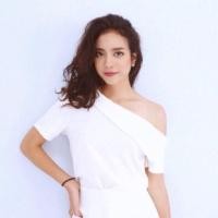 ราคา เสื้อปาดไหล่ สีขาว ผ้าฮานาโกะ ไซส์ M ราคา 70฿ (1877985430)