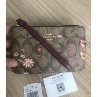 ราคา คล้องมือ New‼️ Coach C8732 1 ซิป Sของแท้% ลายซีน้ำตาลลายดอกไม้ สวยน่ารักมาก (21510707299)