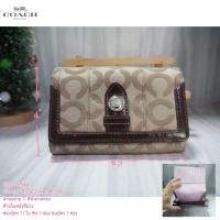 ราคา Coach กระเป๋าสตางค์ใบกลาง ผ้าทอลาย C สีน้ำตาลทอง แต่งขอบหนังสีน้ำตาลมือสอง (27262254875)