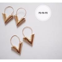 ราคา ✨พร้อมส่ง✨ ตุ้มหูห่วงทรงสามเหลี่ยม สีทองและสีเงิน (25060306612)