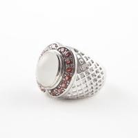 ราคา SALE แหวนชายเงินแท้ มุกดาหาร ทรงไข่หลังเบี้ย ล้อมพลอยโกเมน ชุบทองคำขาว (6535191261)