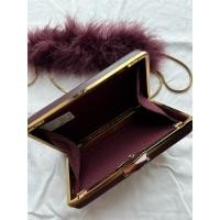 ราคา กระเป๋า Charles&Keith ใช้ถือเป็นคลัชหรือสะพายได้ ขนๆน่ารักมากก ชอปไทย 2,990 ส่งต่อ 690 ค่า (26133158270)