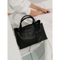 ราคา charles & keith แท้ 100% | Double Top Handle Structured Bag ใหม่มาก กริบๆ ใส่ของได้เยอะน้า (20093003715)
