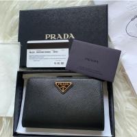 ราคา พร้อมส่ง!! กระเป๋าสตางค์ Prada มือสอง ของแท้ 100% (13171763518)