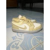 ราคา Nike Air Jordan 1 Low SE สี Team Gold/Sail size W 8/M 6.5 (29375622939)