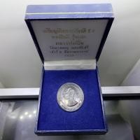 ราคา เหรียญเทิดพระเกียรติ รัชกาลที่5 ทรงยินดี รุ่นแรก เนื้อเงิน พิมพ์ใหญ่ หลวงพ่อเปิ่น วัดบางพระ พ.ศ.2535 (5253452099)
