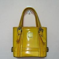 ราคา กระเป๋ามือสอง ของแท้ MCM patent handbag/shoulder bag สภาพดี (28526607526)