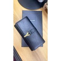 ราคา กระเป๋าสตางค์ YSL long wallet สีดำ (แบรนด์เนม)แท้ % มือสอง สภาพดี (22690279659)