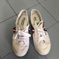 ราคา รองเท้าผ้าใบสีขาวมือสอง (6862517925)