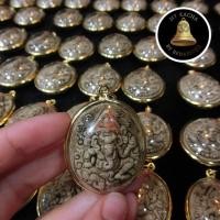 ราคา จี้ พระพิฆเนศ องค์ปฐมบูชา แห่งศาสตร์และศิลป์ เนื้อผงว่าน108 เลี่ยมกรอบทองไมครอน (1379365446)