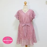 ราคา ชุดออกงานคนอ้วนผ้าลูกไม้นิ่มสีชมพูกะปิคอวีแต่งระบายแขนและชายกระโปรง มีสายผูกโบว์ มีซับใน สวยหวานน่ารักมากๆค่ะ (15899873868)