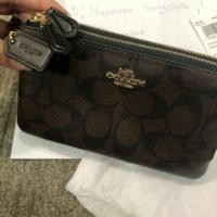ราคา Coach คล้องมือ ไซส์ S สองซิป มือสอง (1560666355)