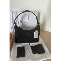 ราคา Prada re edition 2000 Y.22 หูผ้า(ชิพ) (24663778498)