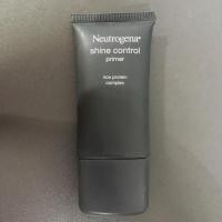 ราคา Primer Neutrogena shine control (647693013)