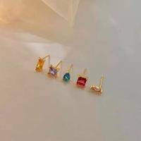 ราคา ต่างหูคริสตัลหลากสี ก้านเงินแท้ 925 (14682676264)