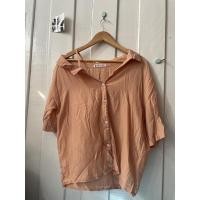 ราคา เสื้อเชิ้ตเปิดไหล่ข้างเดียวสีโอรส (4796985257)