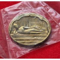 ราคา เหรียญพระนอน เฉลิม 5 รอบ ร9 “ไม่ผ่านใช้ เหรียญอยู่ในชีลเดิม เก่าเก็บ”(แท้100%) (21978177126)