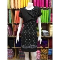 ราคา ชุดแซกผ้าไหมแพรทิพย์แต่งลูกไม้ ปักมุข (แขนสั้น) สีดำ !! อัดผ้ากาวทั้งชุด ดีไซน์สวย หรู ทันสมัย (25540735956)