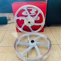 ราคา ล้อแม็ก Fino125i,GT125 ขอบ17 สีขาวปัด ล้อหน้า3รู หลัง รูใหญ่ :RACINGBOY (27132087421)