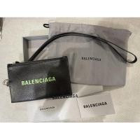 ราคา BALENCIAGA Card Holderมีสายคล้องคอ ของแท้ มือสอง สภาพดี มีถุงผ้าและกล่องครบ ขนาด11x17cm (28168245217)