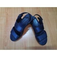 ราคา รองเท้า charles & keith รัดส้น สีกรม (7045695396)