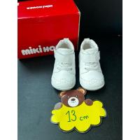 ราคา รองเท้าบูทขาว Miki House Sz.13 cm มือสอง มีของพร้อมส่งกดในระบบได้เลยค่ะ (25974744454)