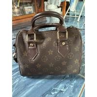 ราคา กระเป๋ามือสองลายหลุยส์ทรงหมอน ขนาด 7นิ้ว ฐาน 8 นิ้ว สูง 7 นิ้ว แถมสาย สะพายเล่นๆๆ (24794991702)