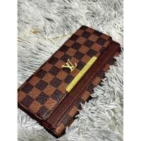 ราคา กระเป๋าตังค์ใบยาว 3 พับ มีสายสะพายได้ ลายตาราง LV (40300487335)