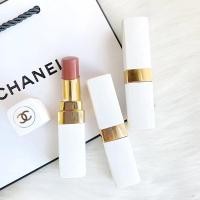 ราคา Miss Chanel Lip Balm White Tube ลิปสติกให้ความชุ่มชื้นริมฝีปากใส (28670057878)