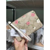 ราคา Coach CR973 กระเป๋าคล้องมือ ไซส์S ซิปเดียว ลายC ดอกไม้ (งดเลือกลายดอกไม้นะคะ) (26701681707)