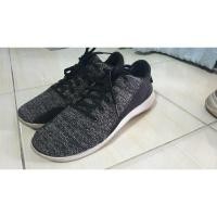 ราคา รองเท้าผ้าใบ reebok สีทูโทนขาวดำ มือสองนะคะ (19295527701)