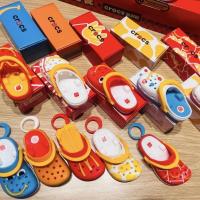 ราคา 2024 Mcdo Crocs พวงกุญแจ Crocs Slipper จี้พวงกุญแจ McDonalds Crocs พวงกุญแจของเล่นสําหรับของขวัญเด็ก (43600914951)
