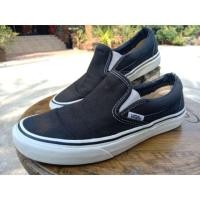 ราคา Vans slip on classic(Black&White) มือสอง(ของแท้) (4115778066)