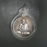 ราคา เหรียญหลวงพ่อกวยหลังยันต์ก้าวหน้าเจริญยศทเก่าเลี่ยมอะคริลิคใสสภาพสวยเหมาะกับการสะสมหรือพกพา (22901995098)