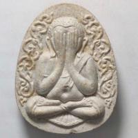 ราคา พระปิดตากนกข้าง หลวงปู่ปั้น วัดห้วยขวาง กรุงเทพ ปี 2535 เนื้อผง (23722909664)