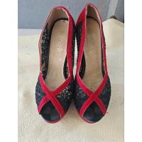 ราคา รองเท้าส้นสูงสีแดงลูกไม้ดำ size 39 มือสองขายตามสภาพ (25240589015)