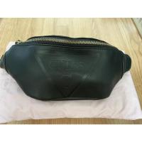 ราคา Used Guess กระเป๋าคาดอกสีดำ สภาพดี ใช้ไป2-3ครั้ง (14048297064)